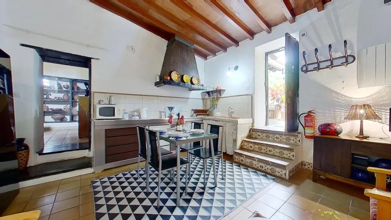 Remarkable 4-Bed Villa La Laguna  0*, La Laguna (Tenerife)