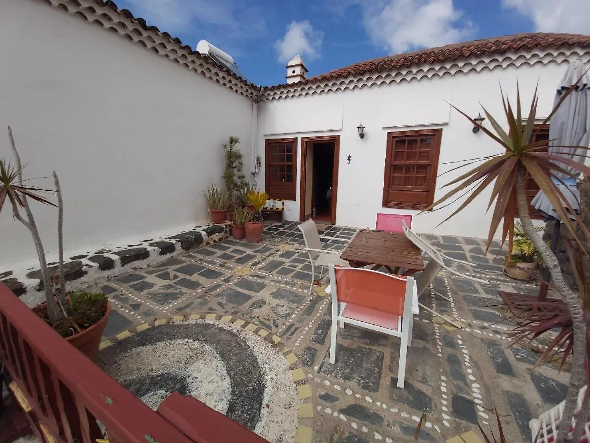Remarkable 4-Bed Villa La Laguna  La Laguna (Tenerife)