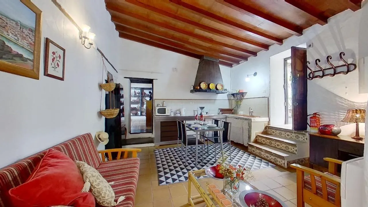 Remarkable 4-Bed Villa La Laguna  Spain