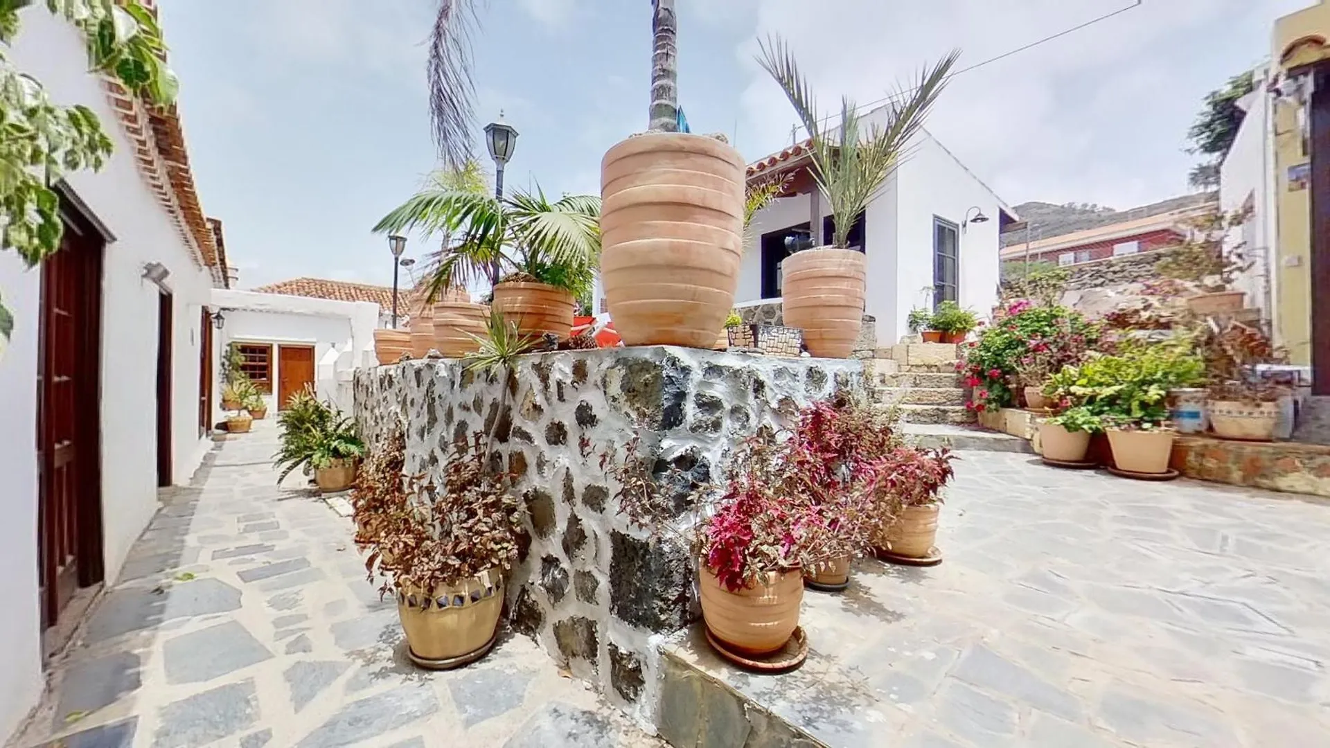 Remarkable 4-Bed Villa La Laguna  Spain