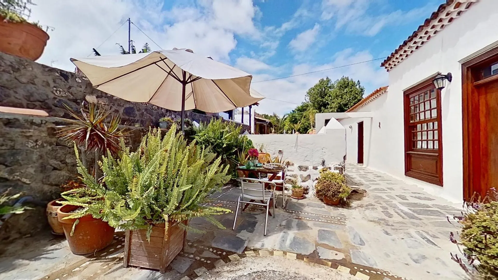 Remarkable 4-Bed Villa La Laguna